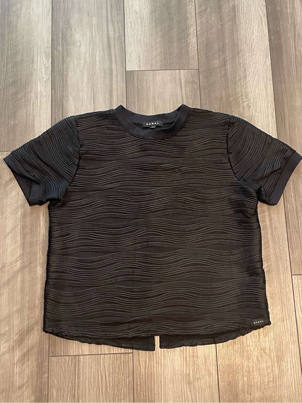 Koral Black Wave-Texture Short Sleeve Tee